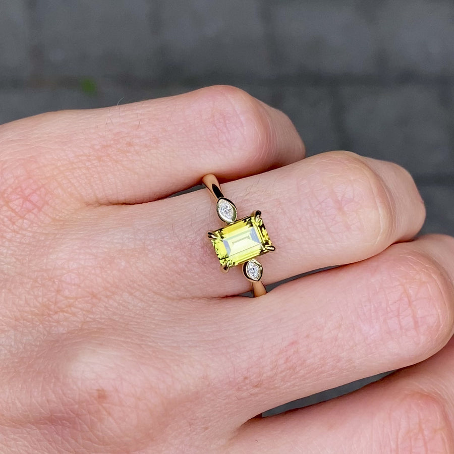 Yellow Sapphire Ring - 1.89ct