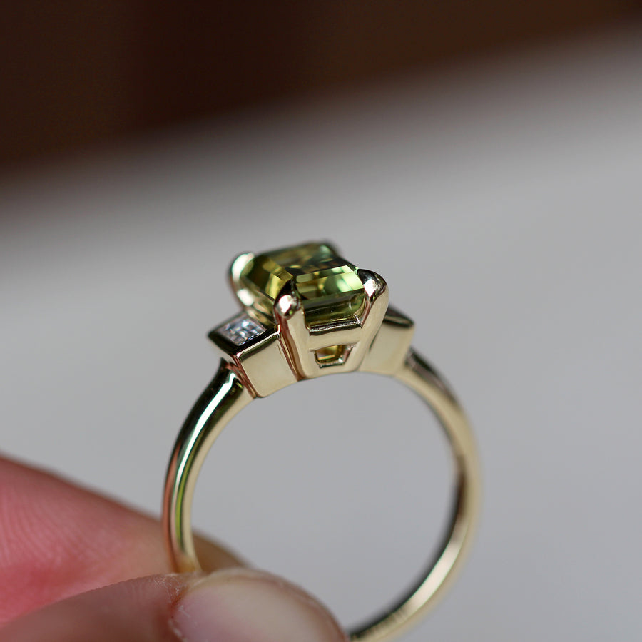 Yellow Green Sapphire Ring - 2.8ct