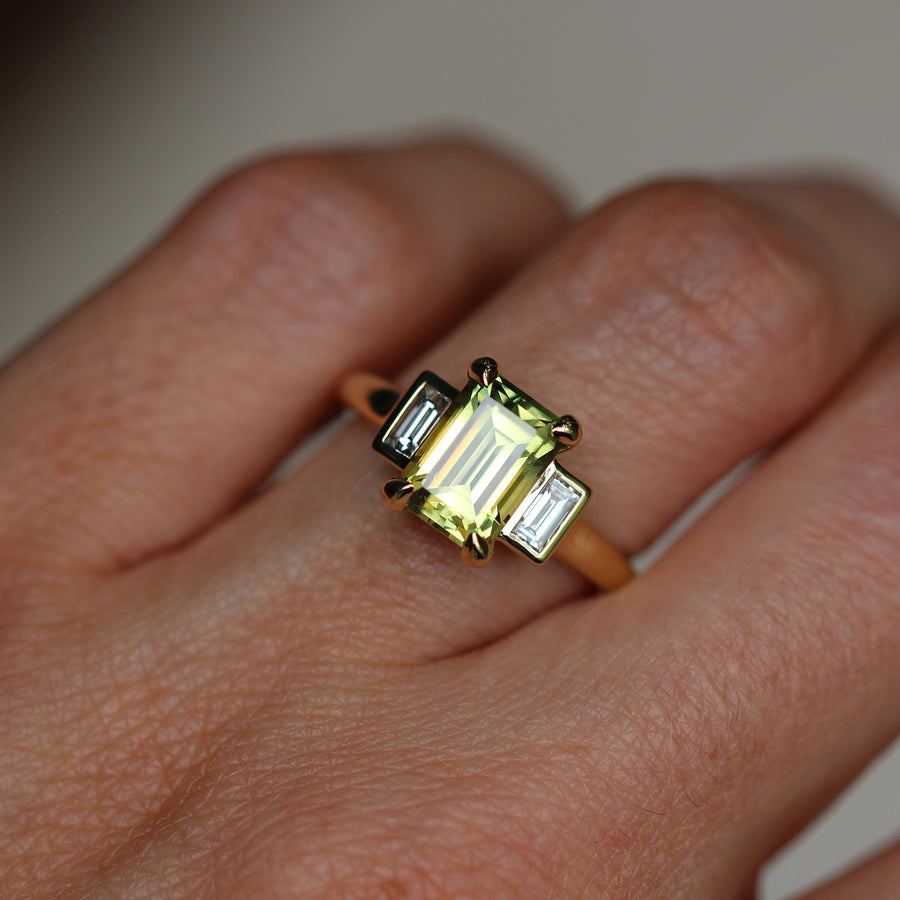 Yellow Green Sapphire Ring - 2.8ct