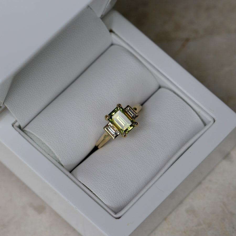 Yellow Green Sapphire Ring - 2.8ct