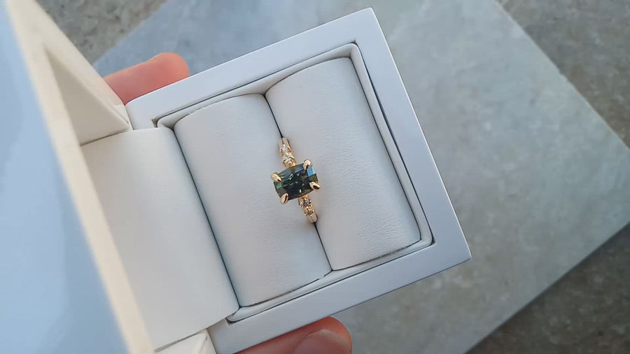 Green Oval Sapphire Ring - 2.5ct